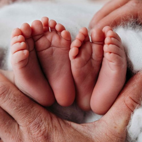 A twin newborn photoshoot near Durham, North East England